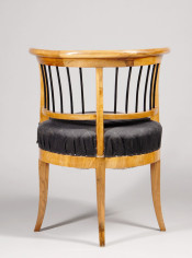 A single Biedermeier barrel chair 4