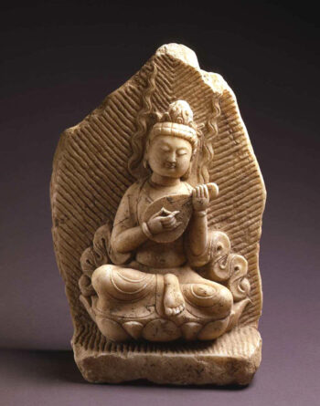 Seated Bodhisattva playing a pipa