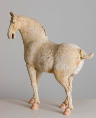 A well-modeled pair of pottery horses 4