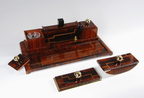 A constructivist desk set