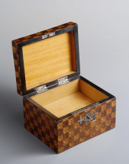 A petite Biedermeier box 2