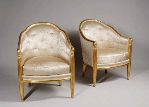 A pair of elegant Art Deco 
fauteils in the manner of Paul Follot