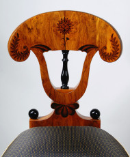 A fine pair of Biedermeier side chairs 4