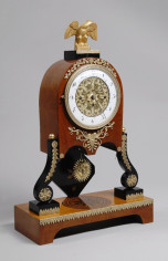 A handsome Biedermeier mantel clock 2