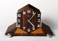 An Art Deco mantel clock 2