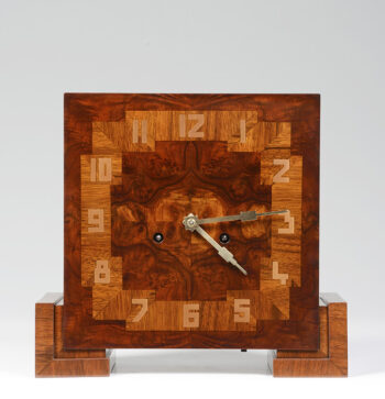 An Art deco mantel clock 