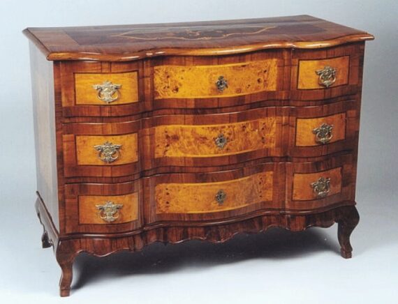 A Baroque three drawer commode