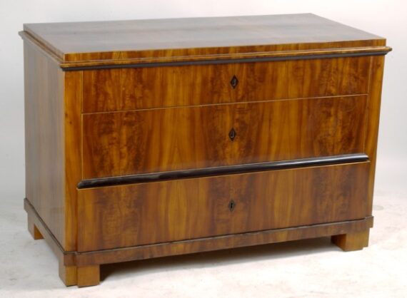 A Biedermeier commode