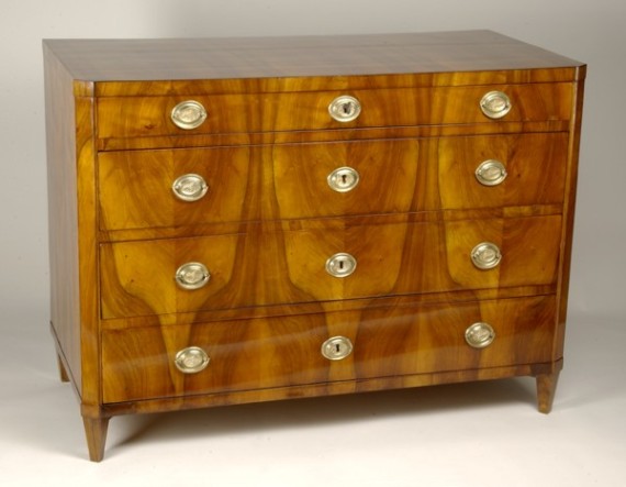 A Biedermeier commode