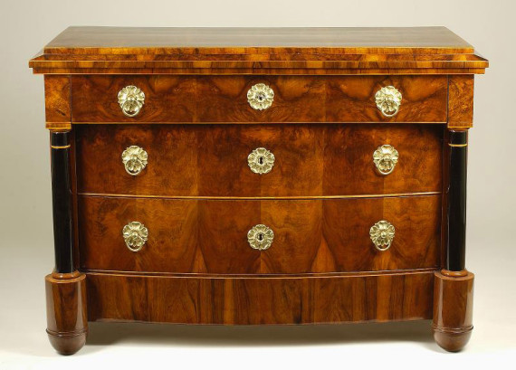 A Biedermeier three drawer commode