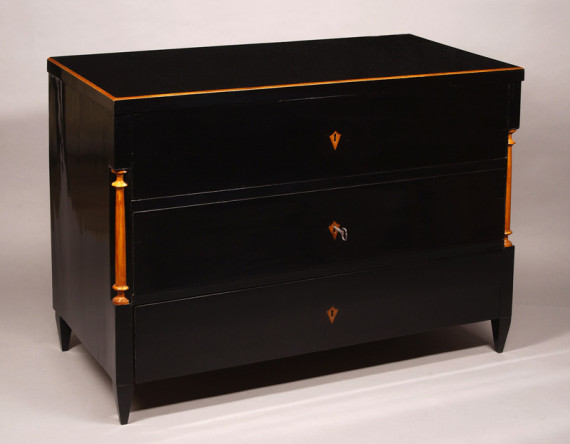 A Biedermeier commode