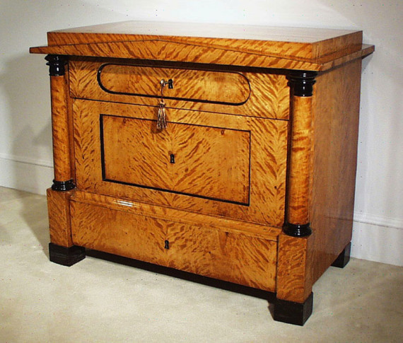 A fine Biedermeier petite three drawer commode