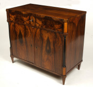 A Biedermeier two door commode / sideboard 2