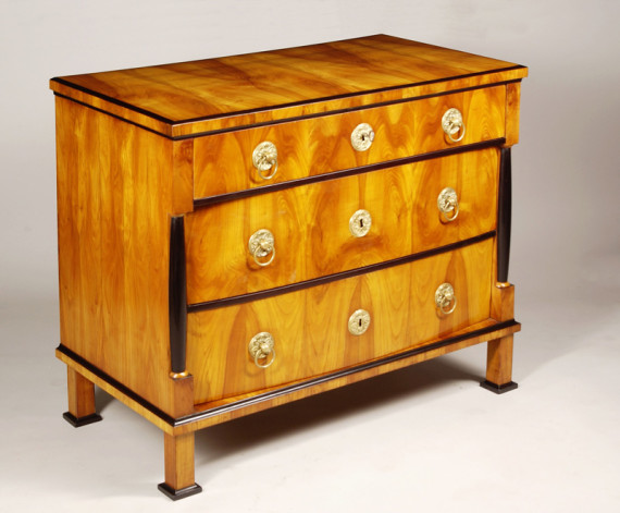 A petite Biedermeier commode