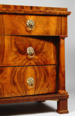 An exceptional Biedermeier commode 3