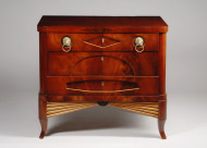 A petite Biedermeier three drawer commode 2