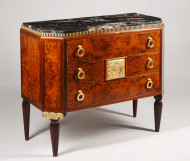 A petite three drawer commode 2
