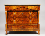 A petite Biedermeier commode 2