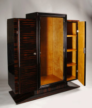 An elegant Art Deco display cabinet 2