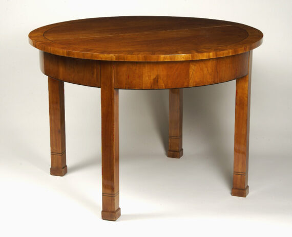 A Biedermeier extendable dining table