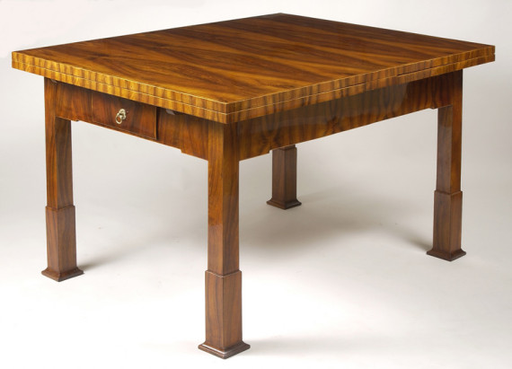 A Biedermeier extendable dining table