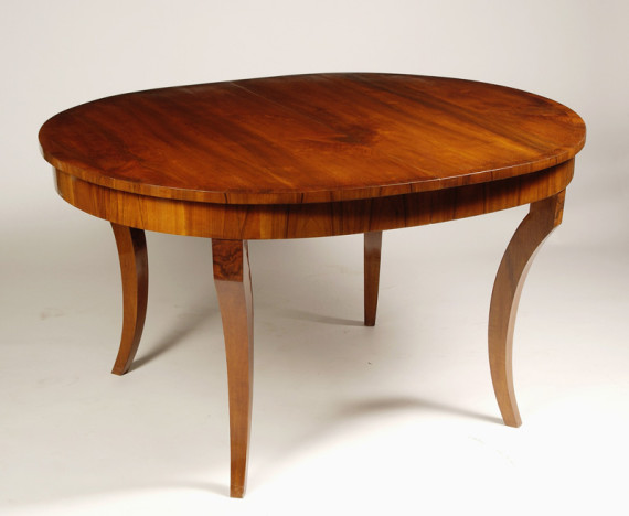 A Biedermeier extendable dining table