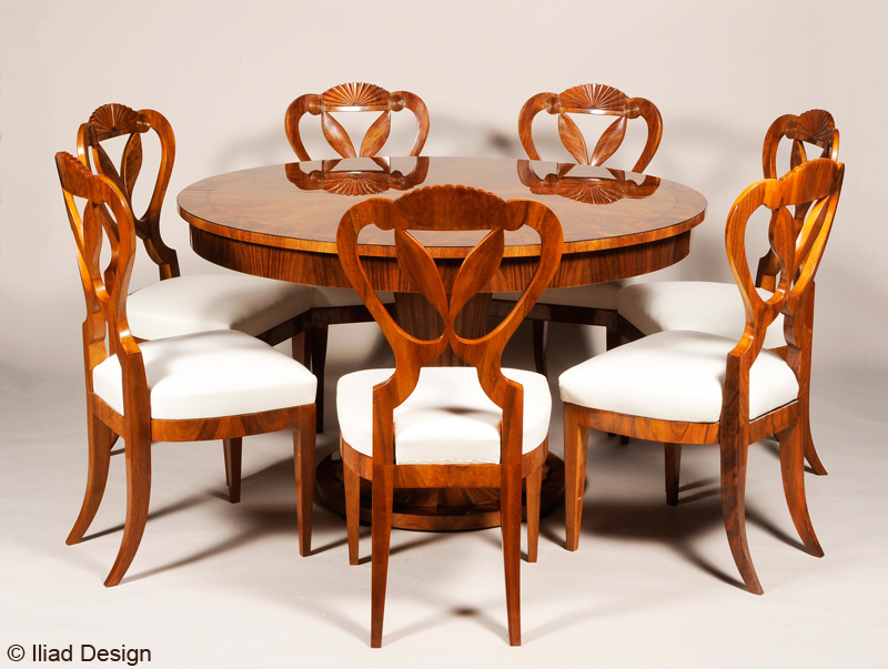 A Biedermeier inspired extendable dining table in the manner of Josef Danhauser 8