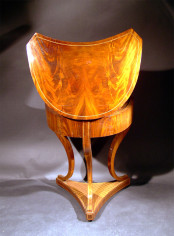 An exceptional and fine Biedermeier kidney-shaped occasional / work table 2