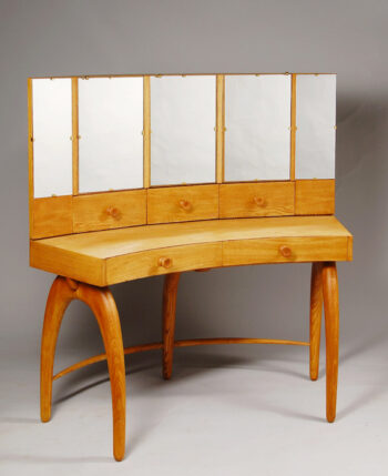 Ladie's dressing table