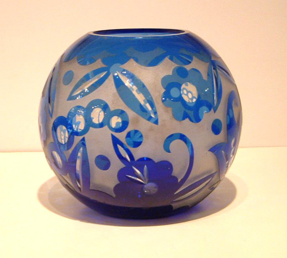 An Art Deco vase