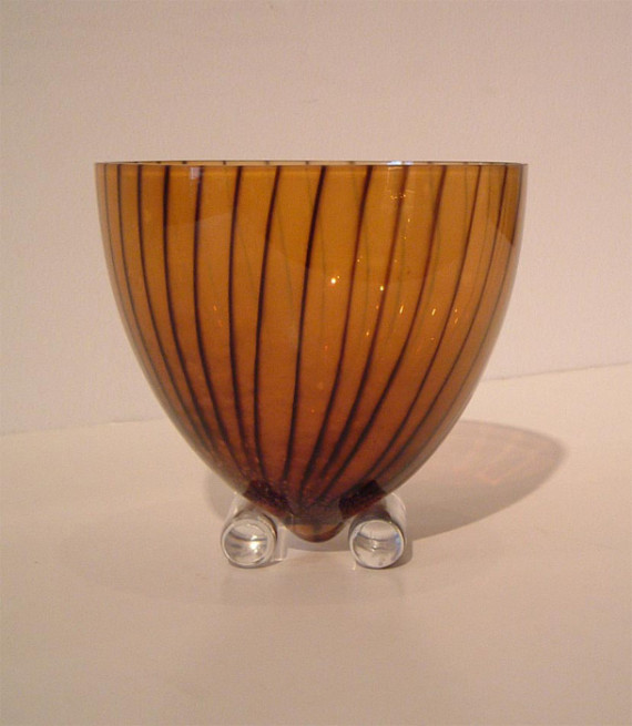 An Art glass bowl