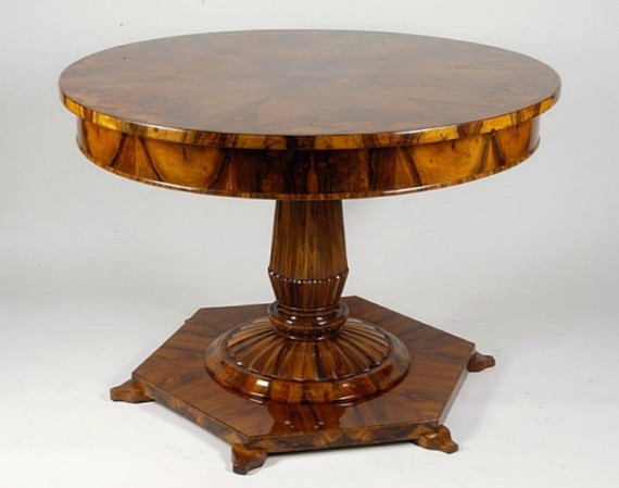 An unusual Biedermeier pedestal table