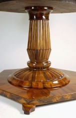 An unusual Biedermeier pedestal table 3