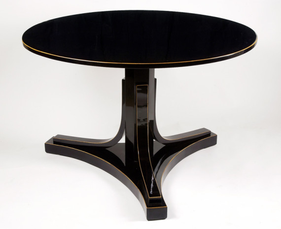 A Biedermeier tilt-top pedestal table