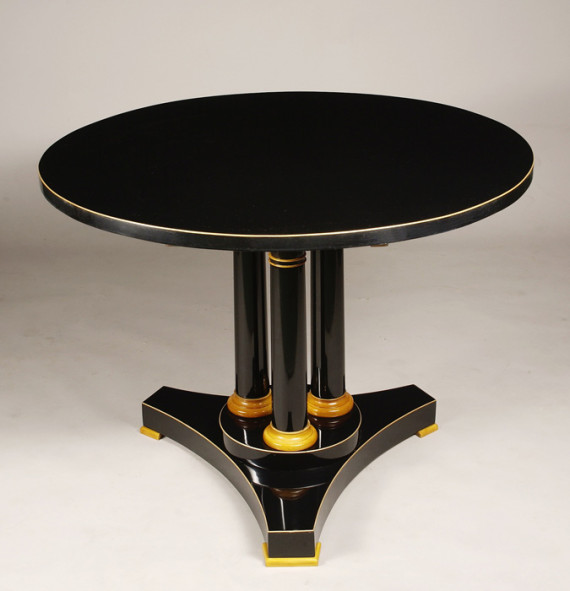 A striking Biedermeier pedestal table