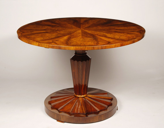 An elegant  Biedermeier tilt-top pedestal table