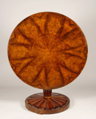 An elegant  Biedermeier tilt-top pedestal table 2