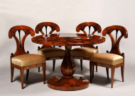 An elegant Biedermeier tilt top pedestal table 3