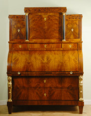 An exemplary Biedermeier roll-top secretaire 2