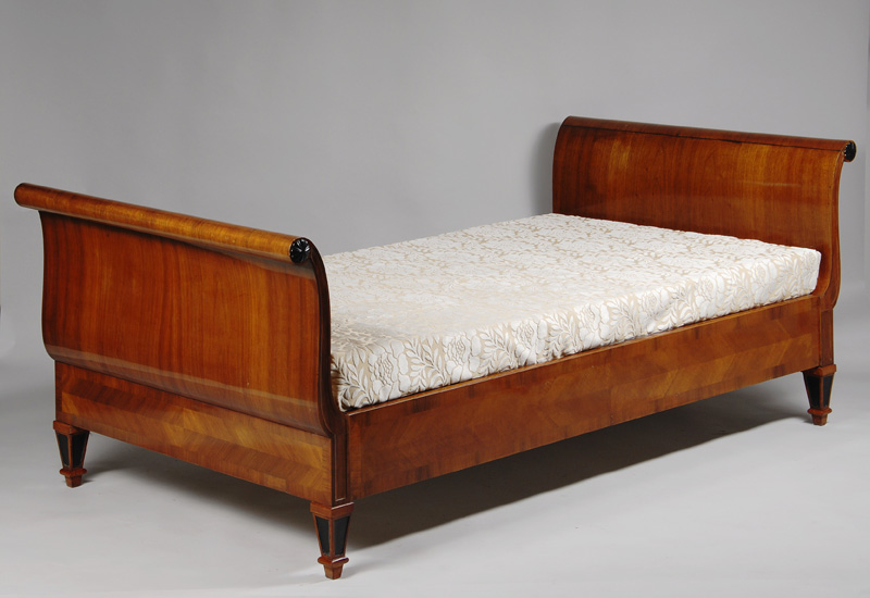 A neo-classical style daybed