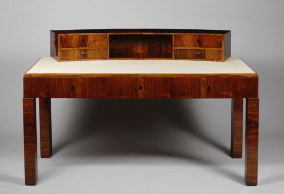 A Constructivist desk
