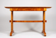 An elegant Biedermeier writing table/sofa table 3