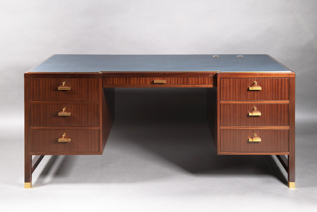 A Contemporary Office Desk by ILIAD Design