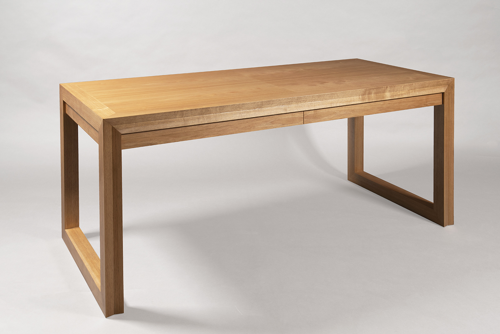 A Single Desk by ILIAD Design